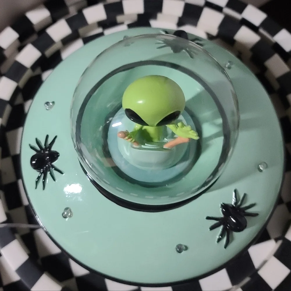 Halloween Retro Style UFO Alien Spaceship Color Changing Light Up Decor Figurine